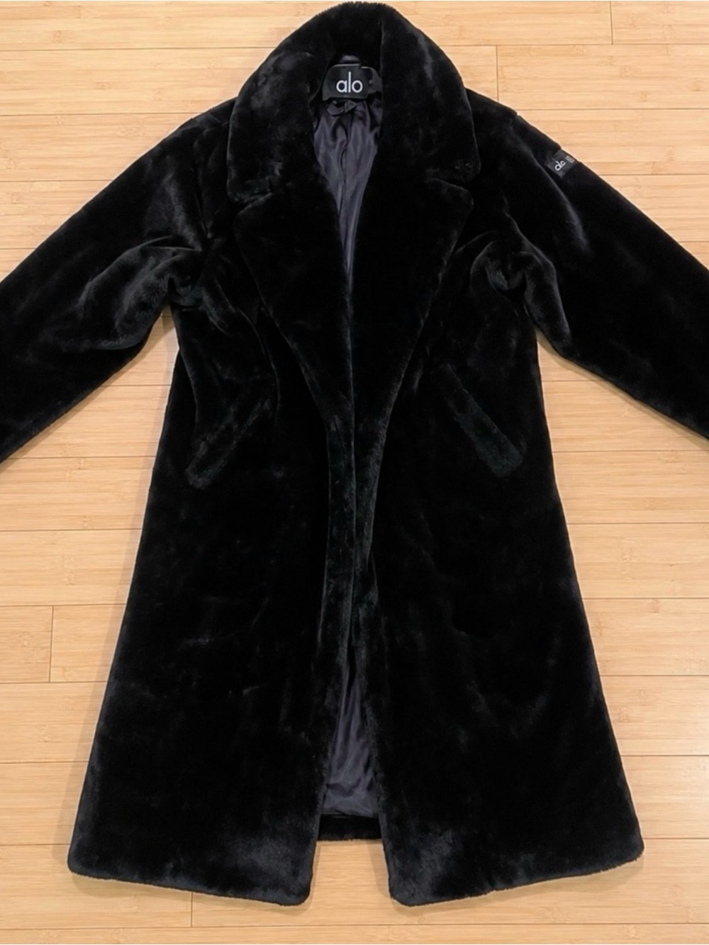 AUTHENTIC ALO OVERSIZED FAUX MINX COAT SIZE SMALL - Picture 3 of 11